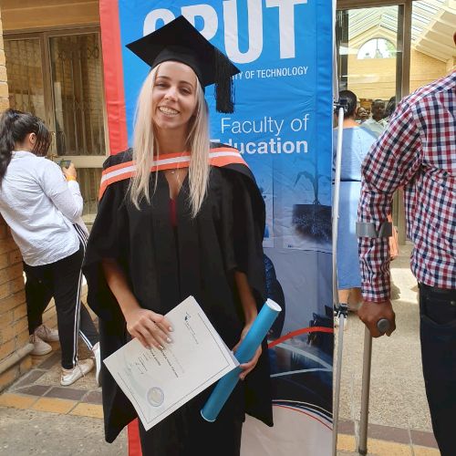I'm Paula, a qualified teacher in South Africa