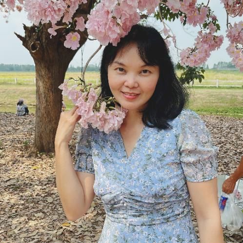A certified Thai language teacher who is fluent in English.
