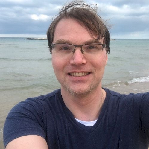 Creative native polyglot looking to share his knowledge