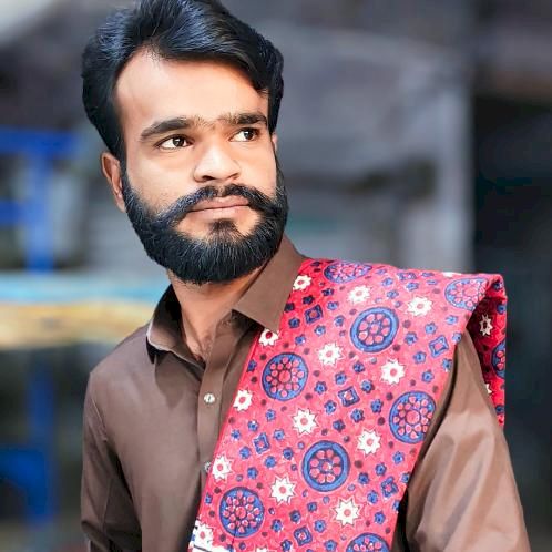 Professional Sindhi Expert with MA in Sindhi Language
