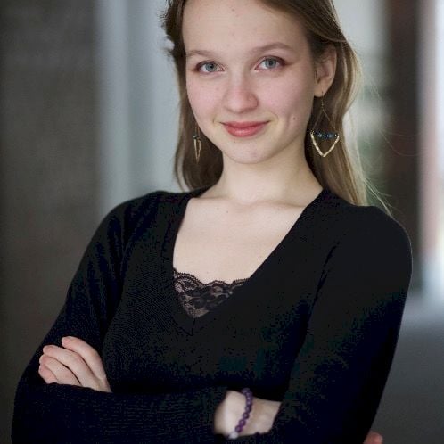 Hi! I am Maria, and I would love to practice with you!