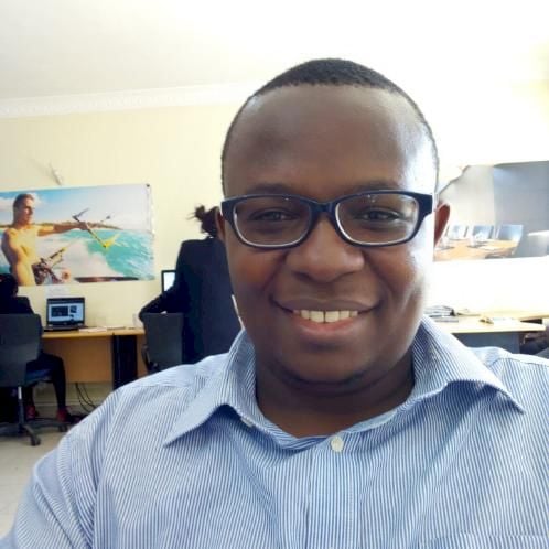 Friendly Swahili Tutor Helping Learners Speak Confidently